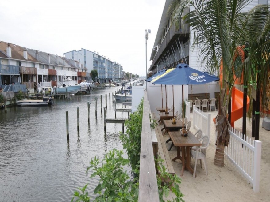 Tailchasers Restaurant & Dock Bar Tailchasers Restaurant & Dock Bar