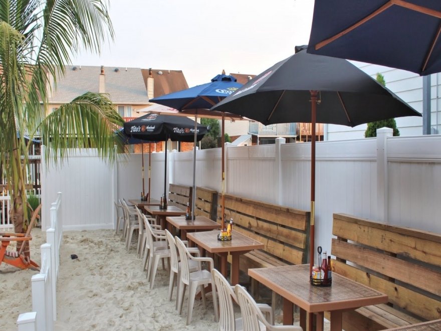 Tailchasers Restaurant & Dock Bar Tailchasers Restaurant & Dock Bar